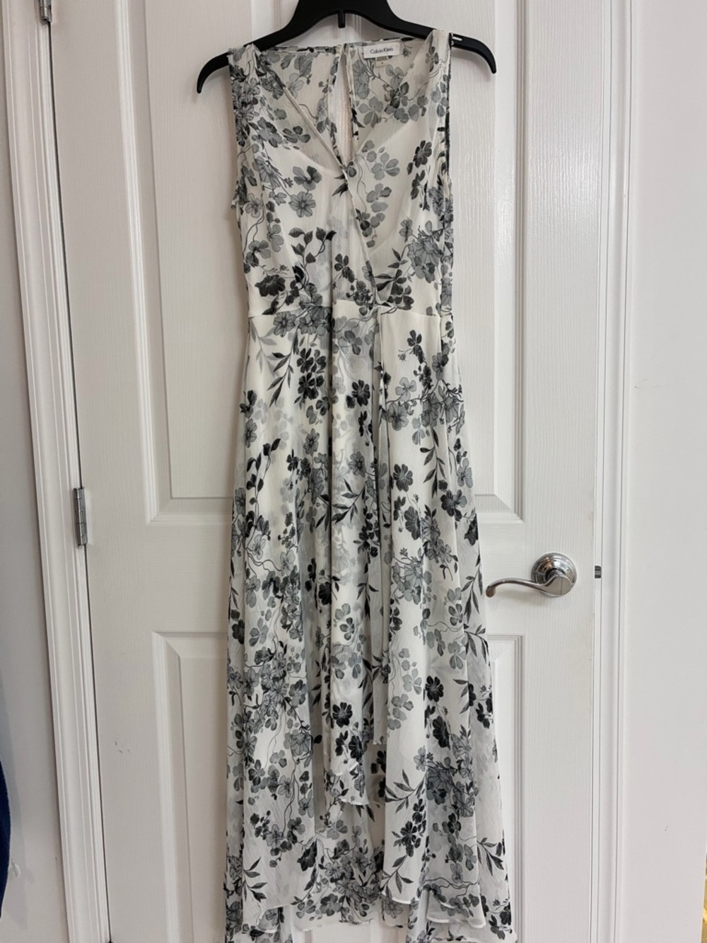 Calvin Klein Ivory Floral Hi/Low Maxi Dress with Gray Botanical Print. Size 6.